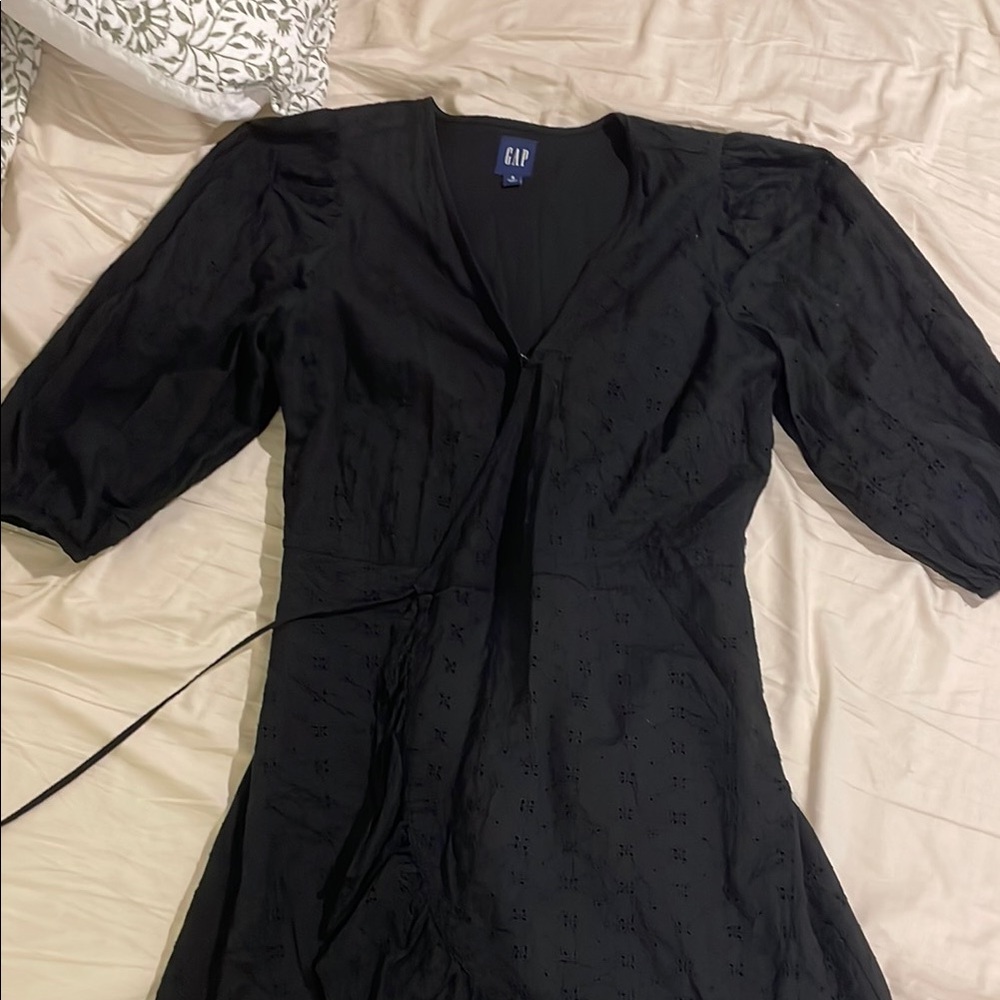 GAP Black Sheath Dress with Puff Sleeves and V-Neck
